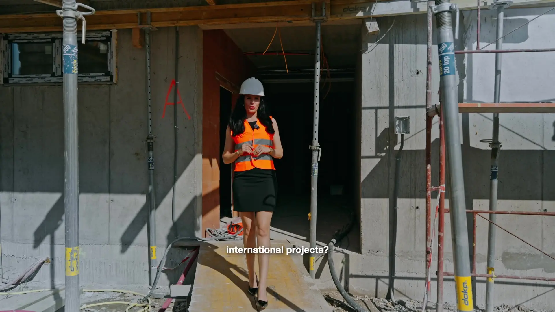 Rodecon's company presentation on a construction site